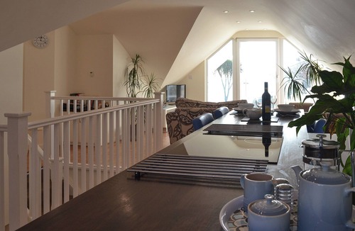 Newton Ferrers Cottage | The lounge is a room with a view.