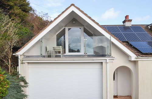 Newton Ferrers Cottage | The lounge is a room with a view.