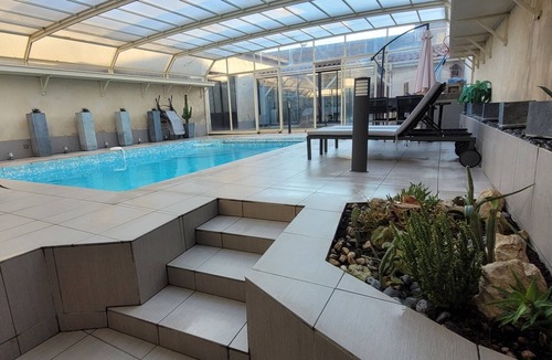 Valence-sur-Baise House | The Lovers' Closing