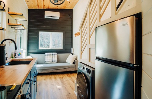 Vesta Cabin | The Lovers' Nest in Stuart, VA