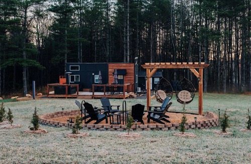 Vesta Cabin | The Lovers' Nest in Stuart, VA