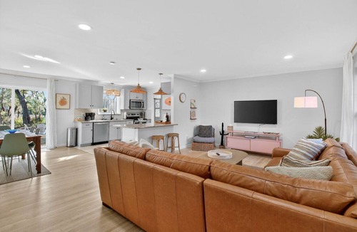West Ashley House | The Low Tide - Hot Tub, Marsh View, Fire Pit