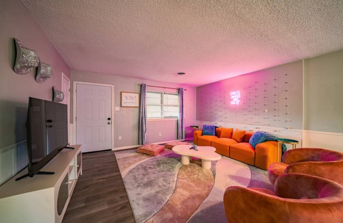 Bowie House | The Lubbock Home - Spacious 5-bedroom house in welcoming Lubbock with WiFi, AC