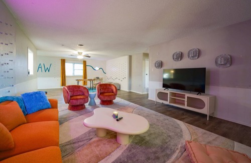 Bowie House | The Lubbock Home - Spacious 5-bedroom house in welcoming Lubbock with WiFi, AC