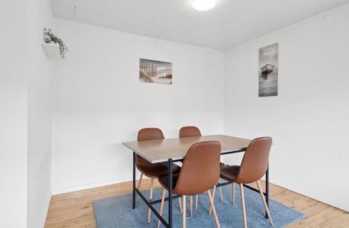 Odense Apartment | The Lucky Peer - 120m2 house 4 bedroom house - full kitchen & free parking