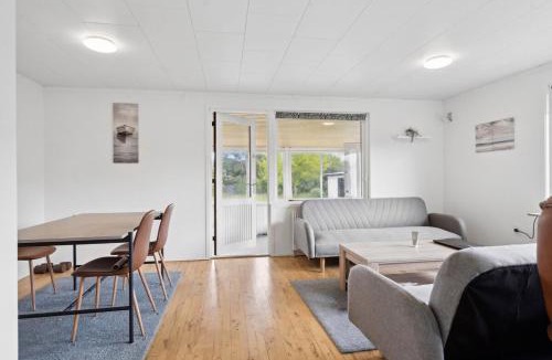 Odense Apartment | The Lucky Peer - 120m2 house 4 bedroom house - full kitchen & free parking