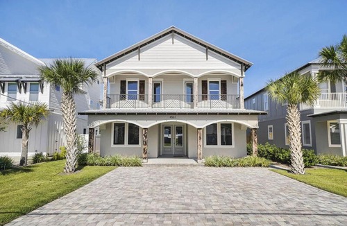 Crystal Beach House | The Luke House by Five Star Properties