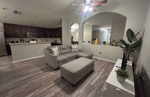 Ruskin House | The Lux guesthouse is your home away from home!