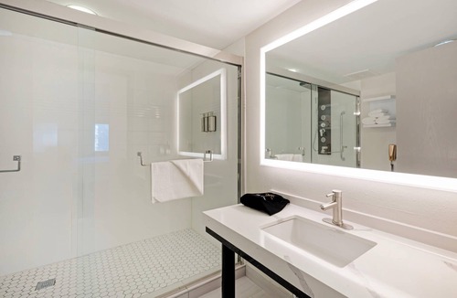 Waterloo Hotel | The Lux Hotel & Conference Center, an Ascend Collection Hotel