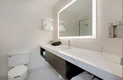 Waterloo Hotel | The Lux Hotel & Conference Center, an Ascend Collection Hotel