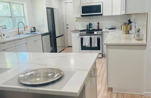 Des Moines House | The lux Lodge, hot tub, movie theater, game room.