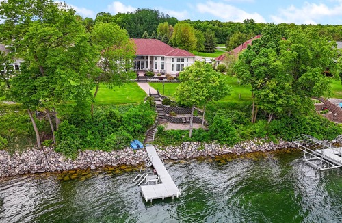 Alexandria House | "The Luxe" on Lake Carlos