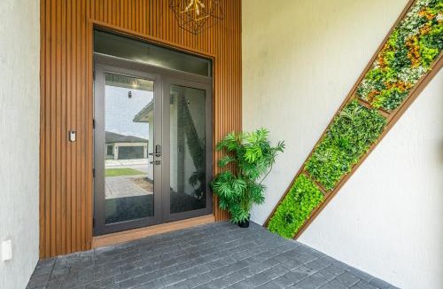 Goulds House | The Luxe Retreat