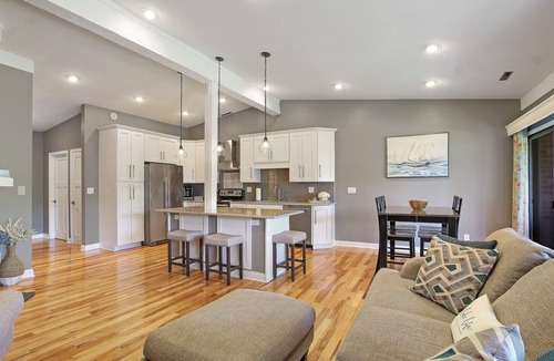 Fontana-on-Geneva Lake Condo | The Luxe at Abbey Villa |Gas Fireplace| King Master |Large Covered Balconies |Pool View |Hot Tub