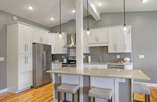 Fontana-on-Geneva Lake Condo | The Luxe at Abbey Villa |Gas Fireplace| King Master |Large Covered Balconies |Pool View |Hot Tub
