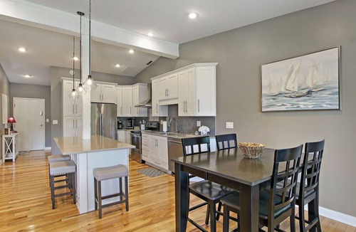 Fontana-on-Geneva Lake Condo | The Luxe at Abbey Villa |Gas Fireplace| King Master |Large Covered Balconies |Pool View |Hot Tub