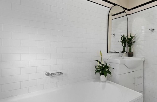 Petersham Apartment | The Luxurious Apartment with Courtyard