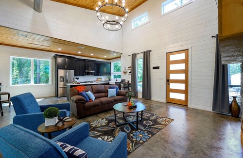 Broken Bow Cabin | The Luxury Pines Retreat w/NEW Pool Heating Option*, Hot Tub ,Fire Pit Sleeps 8