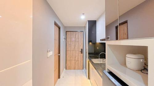 Tetebatu Apartment | The Luxury Studio at Delft Ciputra Makassar Apartment By Travelio