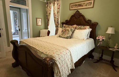 Guthrie Bed & Breakfast | The Lynnie Ann at The Judges Chamber