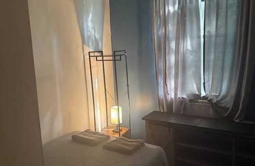 East Harlem House | The Macaw Guesthouse