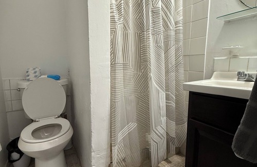 East Harlem House | The Macaw Guesthouse