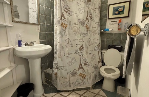 East Harlem House | The Macaw Guesthouse