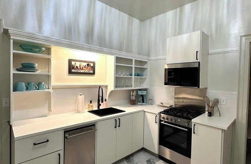 South Main Street Apartment | The Macberns Row House (Unit 2)