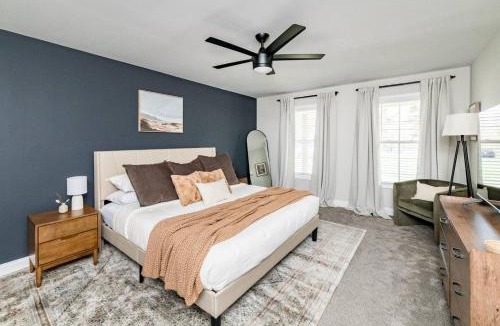 Madison Heights House | The Madison - 5 Minutes to Downtown, Firepit and Deck!
