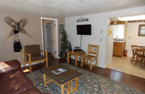West Yellowstone Cabin | The Madison Cabin in West Yellowstone, MT