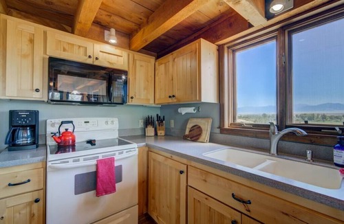 Shining Mountains House | The Madison River Overlook Cabin