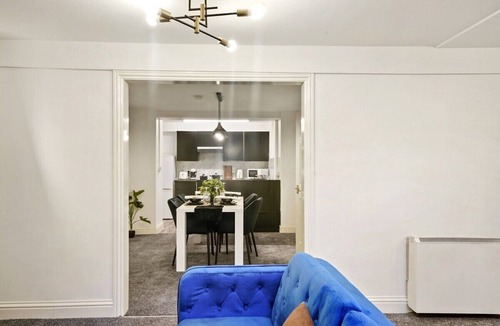 Gravesend Apartment | The Madrian