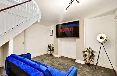 Gravesend Apartment | The Madrian