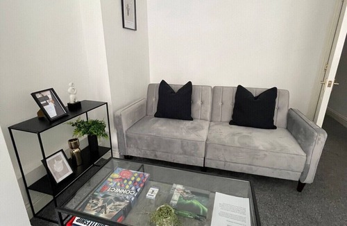 Gravesend Apartment | The Madrian