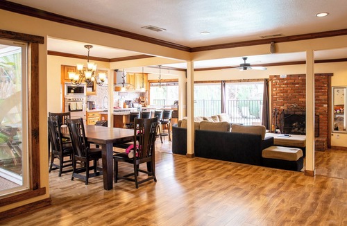 Anaheim Colony Historic District House | The Magic Forest House - 1mile to Disneyland family friendly House with a pool.