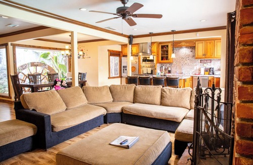 Anaheim Colony Historic District House | The Magic Forest House - 1mile to Disneyland family friendly House with a pool.