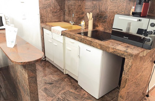 Drancy Centre Apartment | The Magnificent Ground Floor Apartment 'Trois Personnes Drancy' with Shared Garden & Wi-Fi