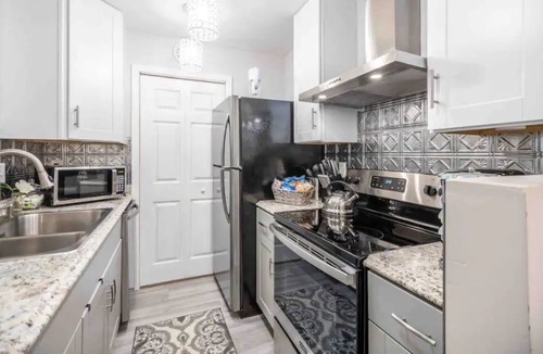 Gracewood House | "The Magnolia" 2 QN BD/2BA/2Workstations/Fast WiFi
