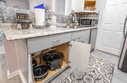 Gracewood House | "The Magnolia" 2 QN BD/2BA/2Workstations/Fast WiFi