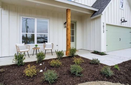 Roanoke House | The Magnolia/heart of DFW/sleeps 12/2 King beds/World Cup