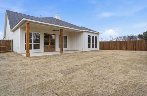 Roanoke House | The Magnolia/heart of DFW/sleeps 12/2 King beds/World Cup