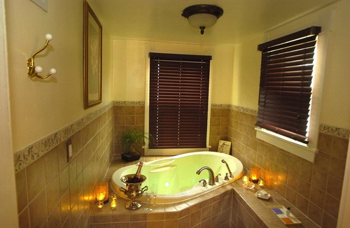 Downtown Bed & Breakfast | The Magnolia House Inn
