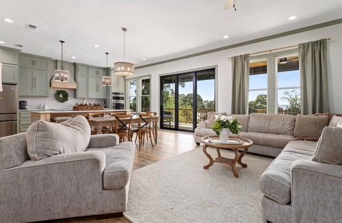 Jasper House | The Magnolia Ridge Retreat