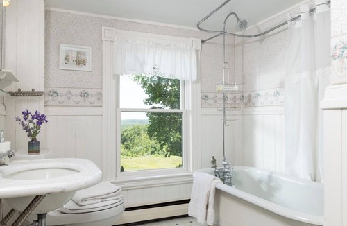 Ashburnham Bed & Breakfast | The Maguire House Bed & Breakfast