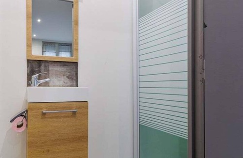 Valenciennes Apartment | The Mahana Room ~ Autonomous Arrival ~ 2 people