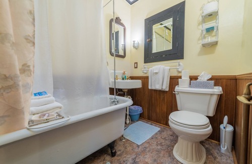 Cumbola Bed & Breakfast | The Maid's Quarters Bed Breakfast & Tearoom