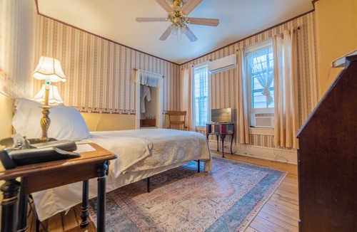 Cumbola Bed & Breakfast | The Maid's Quarters Bed Breakfast & Tearoom