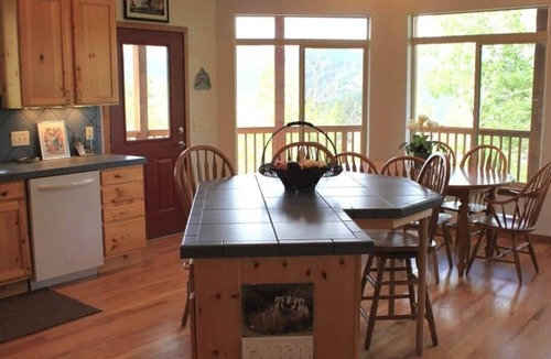 Victor House | The *Main* Aspen Lakehouse at Skagway Reservoir