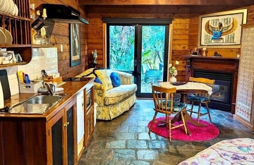 Warburton House | The Main House (include Water Cottage)