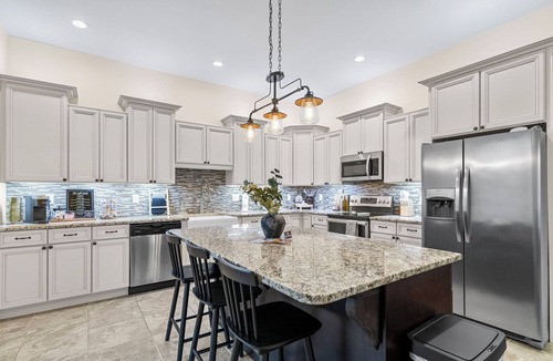 Madison House | The Main Stay - Steps from Ohio River, Shopping, & Dining on Main St